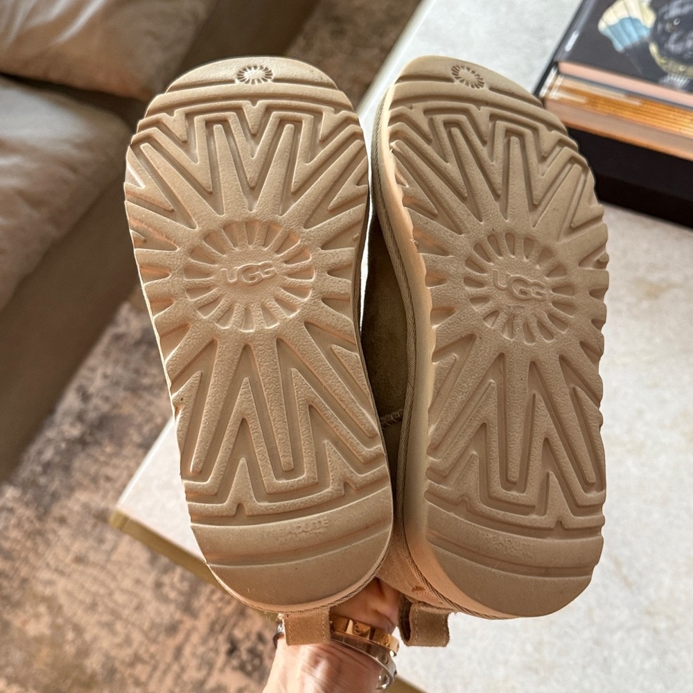 UGG Ultra Short Boots Sz 7 - Mustard Seed - Picture 4 of 6